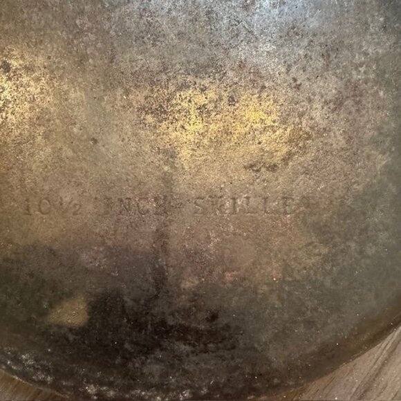 Vintage 10.5" Cast Iron Skillet With Double Pour Spouts & Long Handle Seasoned F - Picture 6 of 7